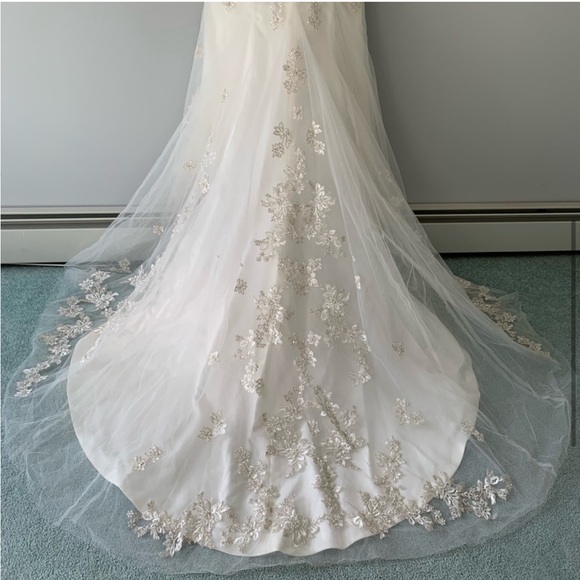 NWT - Dennis Basso Wedding Dress - Picture 11 of 16